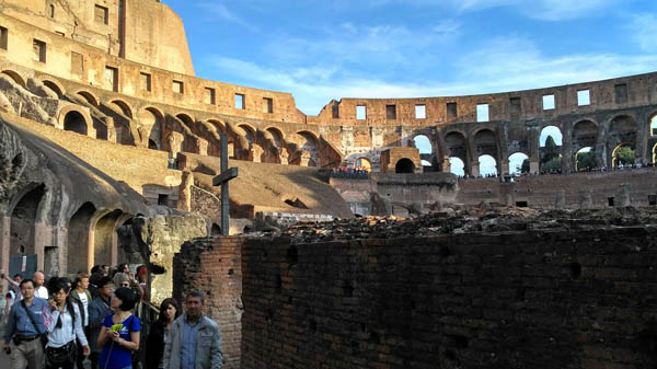 Рим внатрешноста на Колосеум