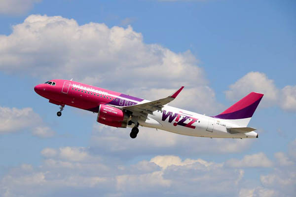 WizzAir авион Wizz Discount Club